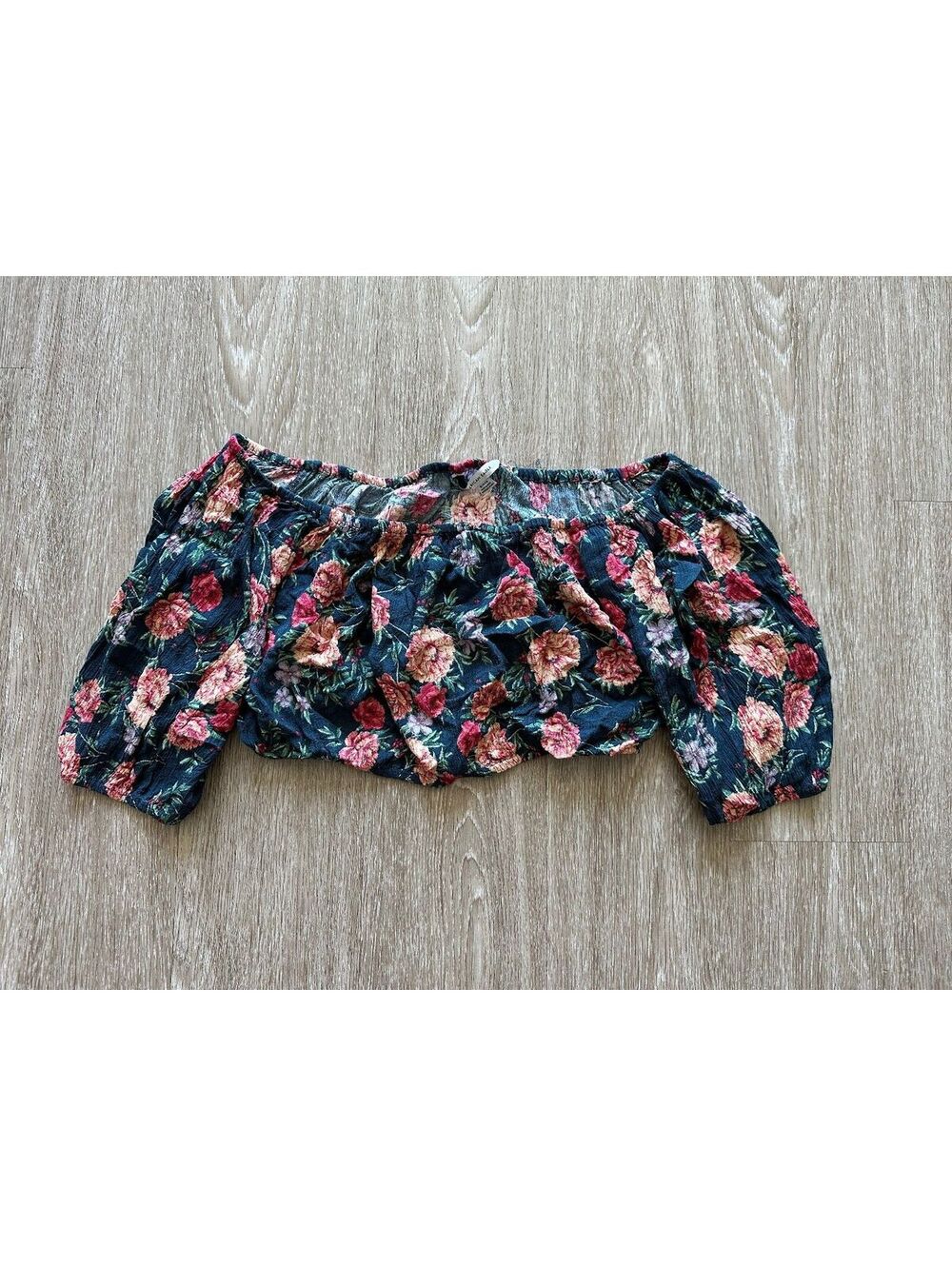 Express Women's navy floral crop top